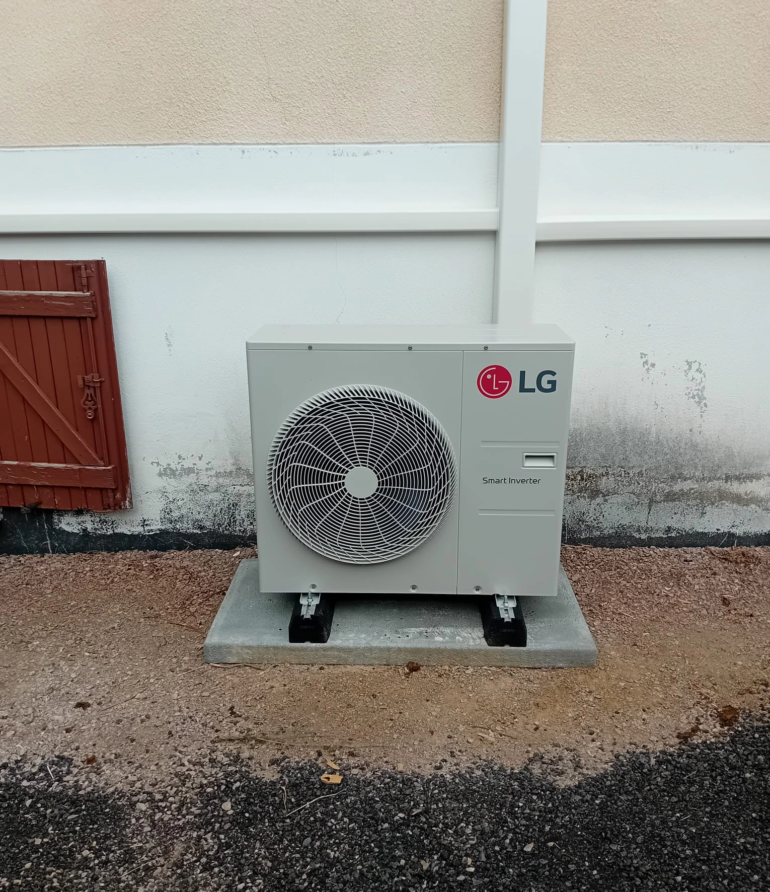 Unité extérieure de climatisation LG installée à Nolay dans la Nièvre
