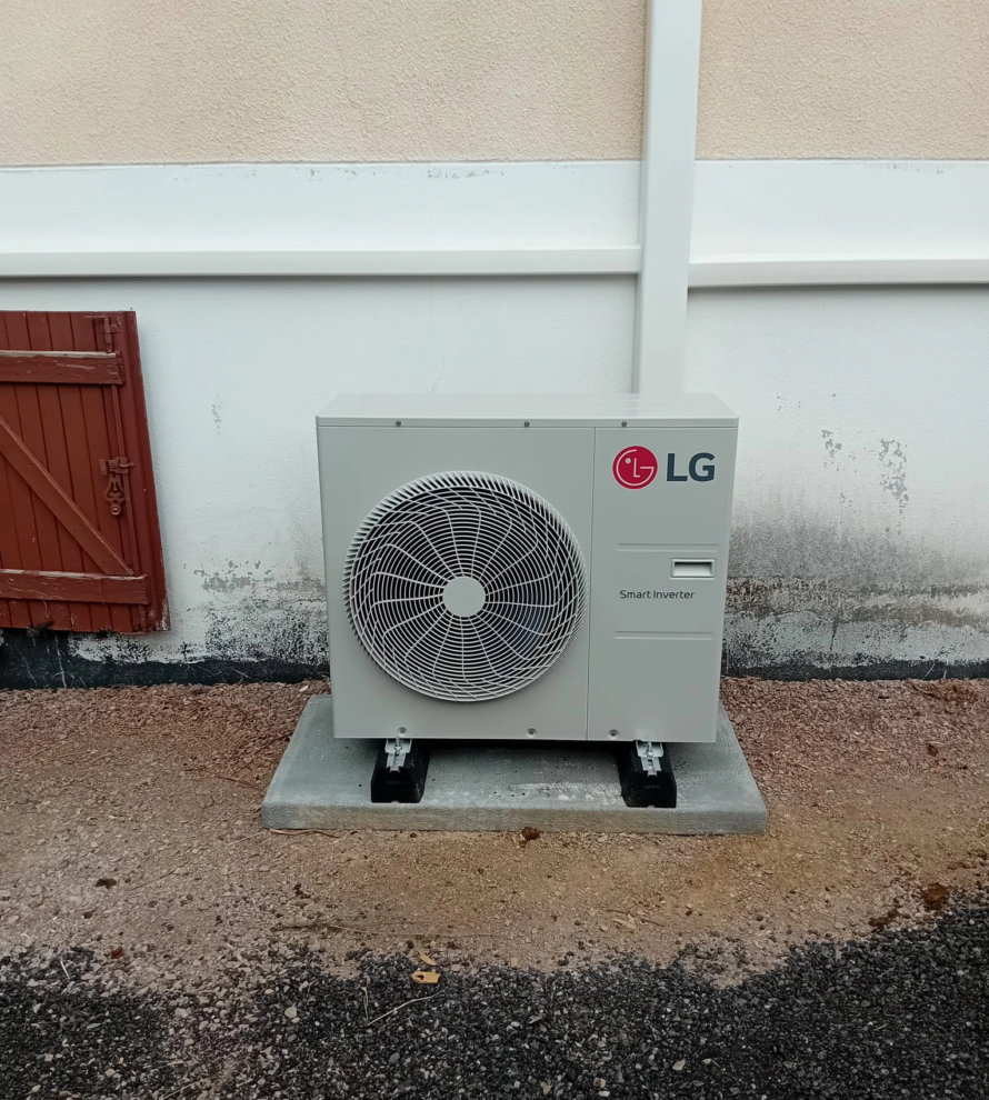 Unité extérieure de climatisation LG installée à Nolay dans la Nièvre