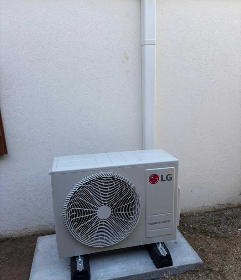 Groupe extérieur de climatisation tri-split LG installé à Marzy dans la Nièvre