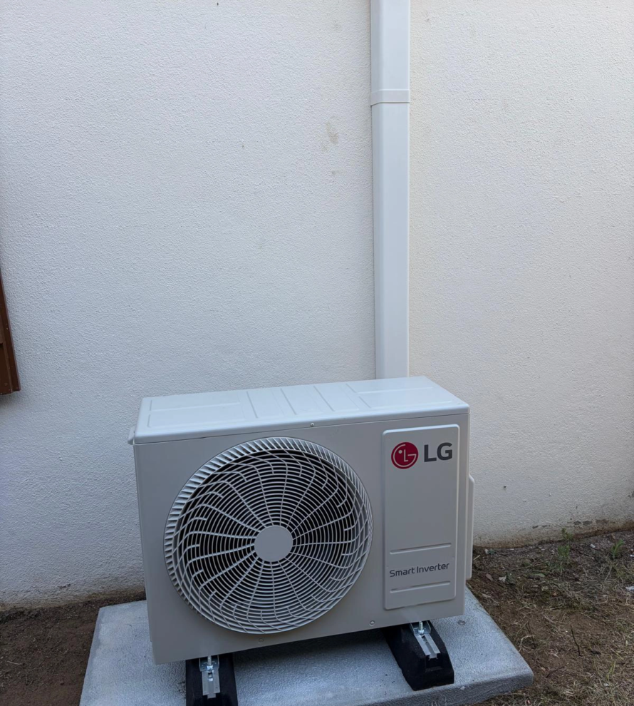 Groupe extérieur de climatisation tri-split LG installé à Marzy dans la Nièvre