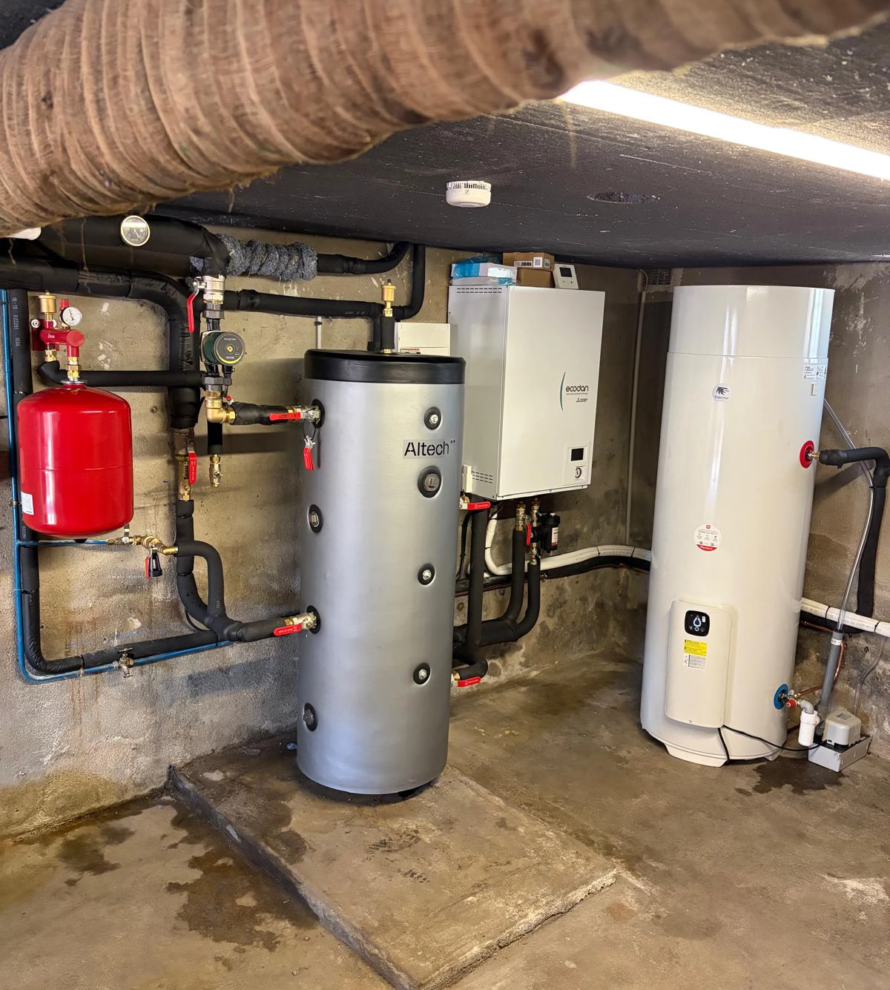 Installation d’une pompe à chaleur Mitsubishi et d’un chauffe-eau thermodynamique Thermor à Nevers