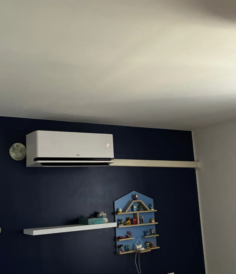 Unité intérieure de climatisation réversible LG installée à Clamecy